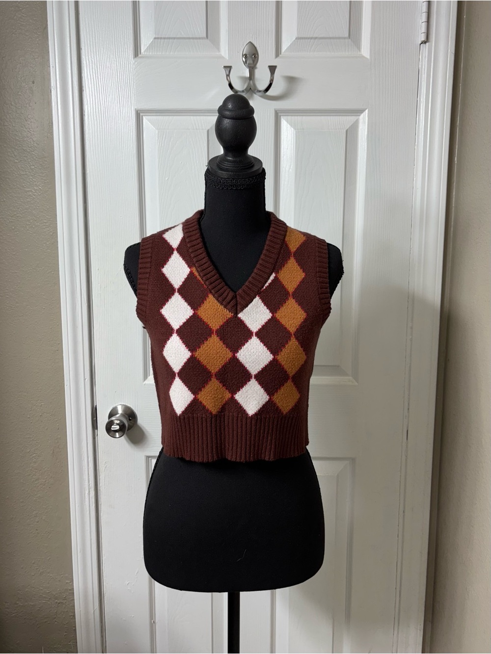 Argyle Knit V-Neck Sleeveless Sweater Vest - Brown Size Small